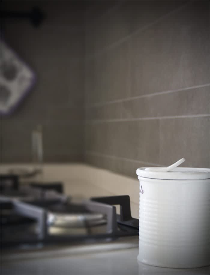 Terratinta Betontech mosaic Clay full-body porcelain stoneware wall tile close-up in bathroom with concrete-look matte finish and white ceramic accessories